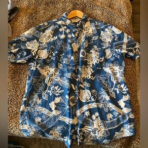 Faherty - Men’s Size Large - Blue and White Floral Button-Up Shirt